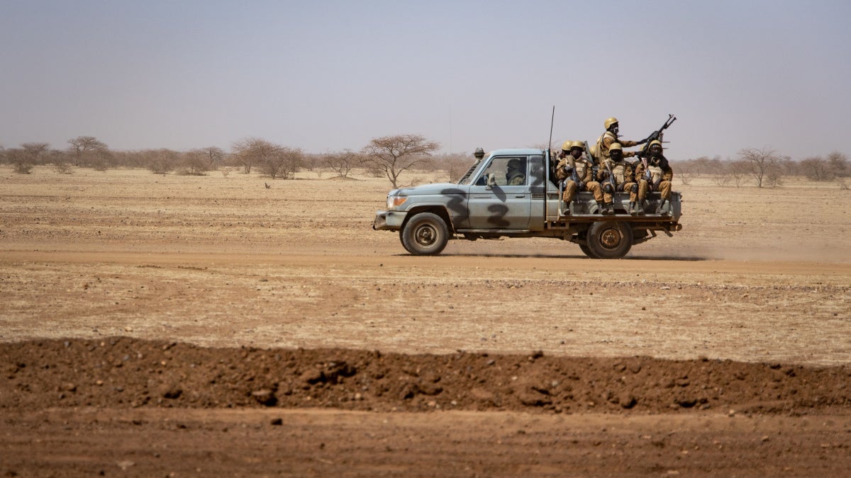 Burkina Faso : la junte militaire muselle la société civile par des mesures autoritaires
