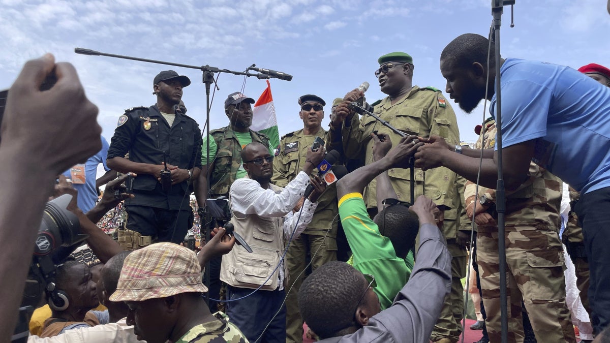 Niger un an après le coup d&rsquo;État : les droits humains en danger sous la junte