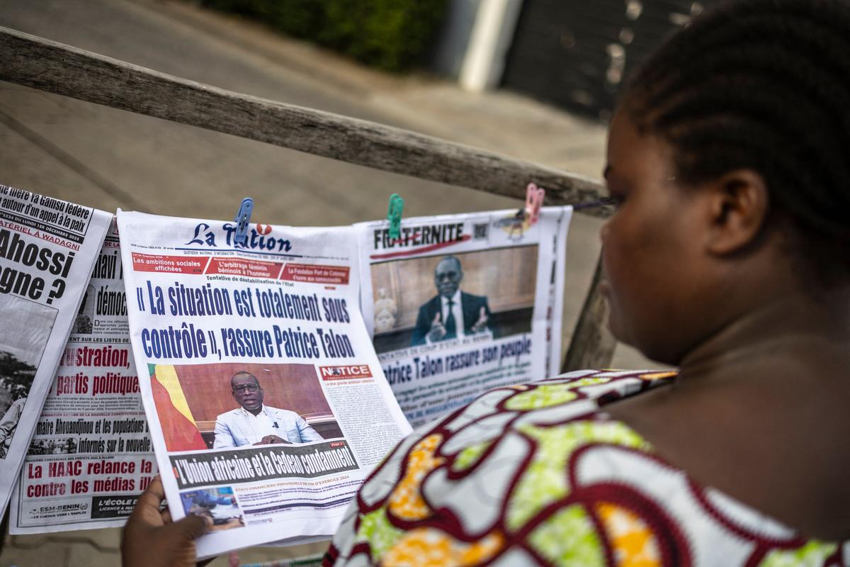 Échec du coup d&rsquo;État au Bénin : retour au calme et traque des fugitifs
