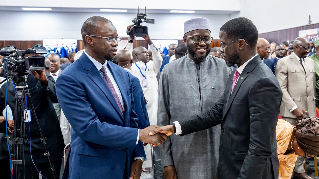 Sénégal : le président Bassirou Diomaye Faye limoge Ousmane Sonko