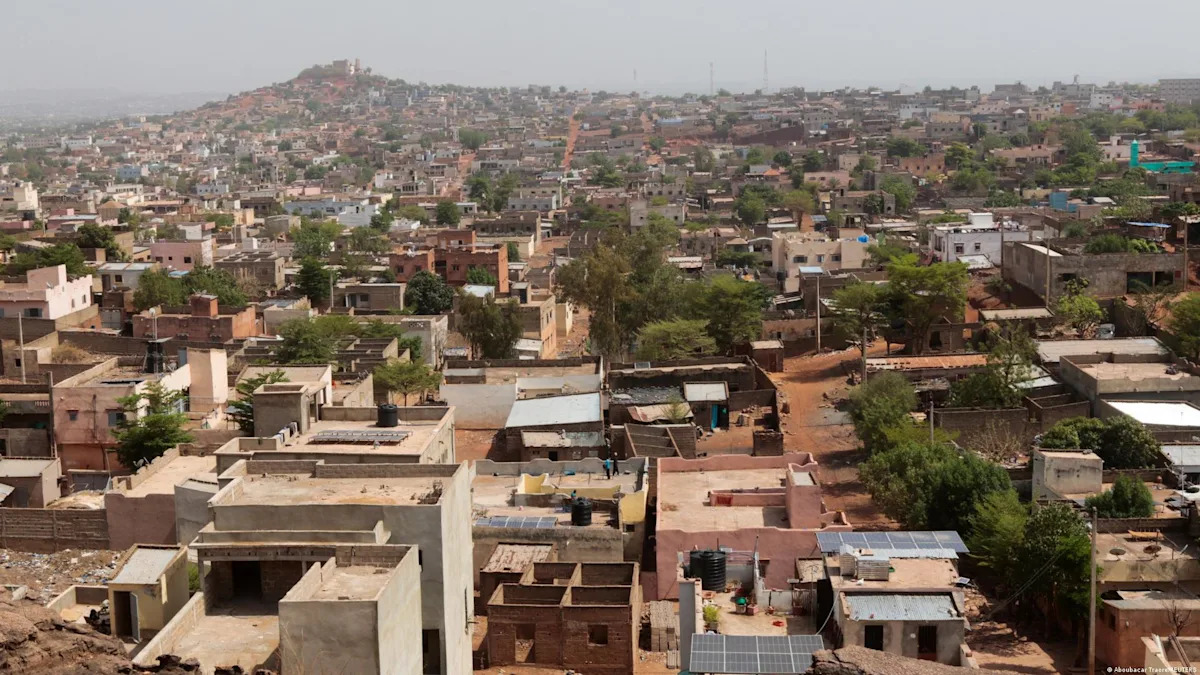 Blocus routier vers Bamako : les voyageurs malien pris au piège