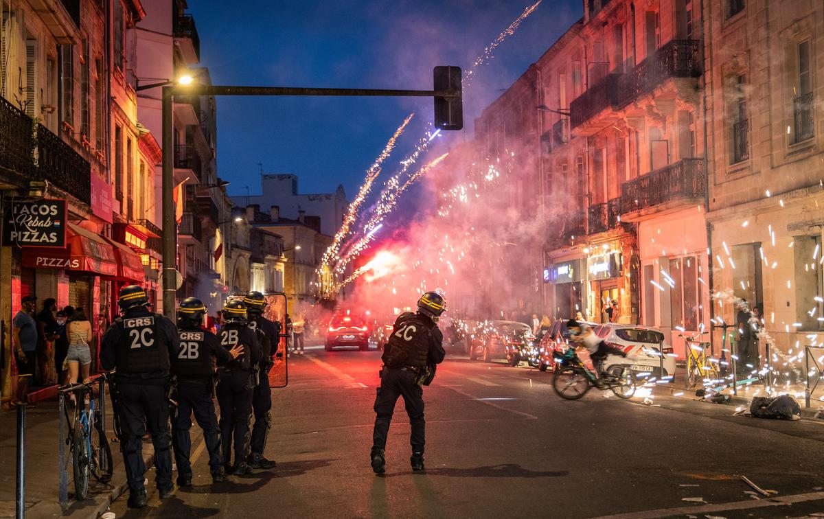 Tensions et interpellations à Paris et en province suite au sacre du PSG