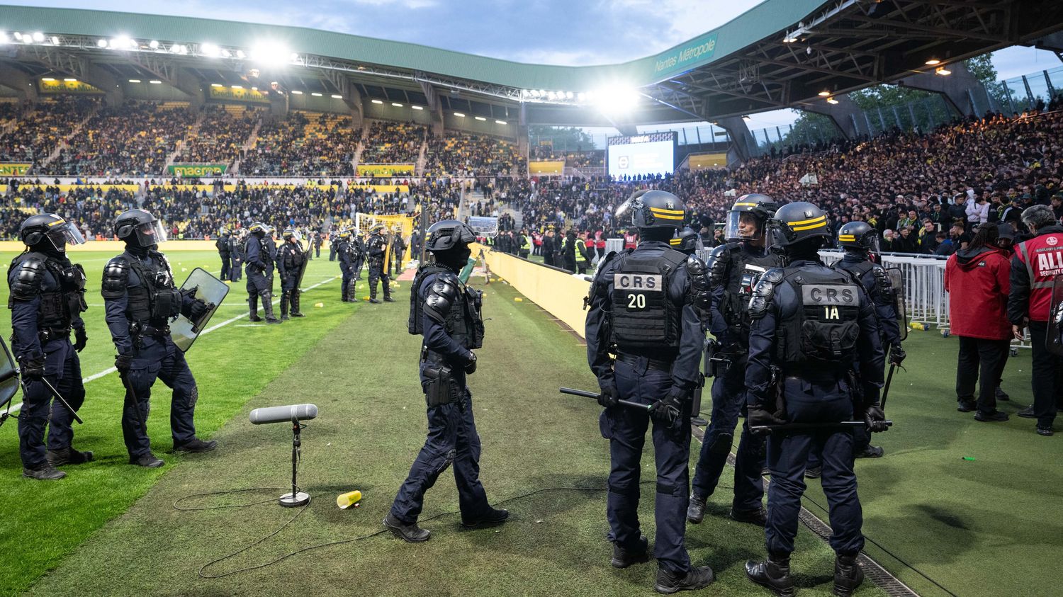 Ligue 1 : le FC Nantes lourdement sanctionné après les incidents face à Toulouse