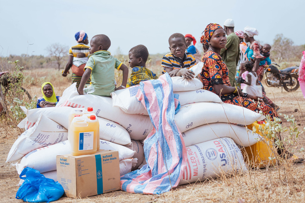 Distribution d'aide alimentaire au Burkina Faso