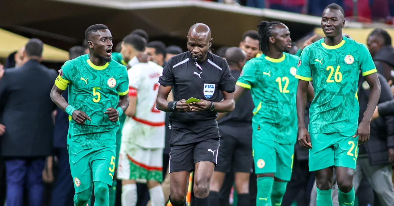 L'arbitre international Jean-Jacques Ndala lors d'un match décisif de la CAF