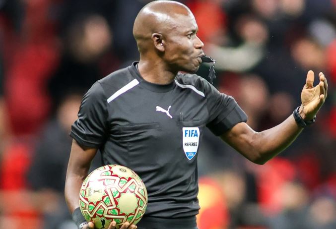 Finale Ligue des champions CAF : l’AS FAR exige le retrait immédiat de l’arbitre Jean-Jacques Ndala