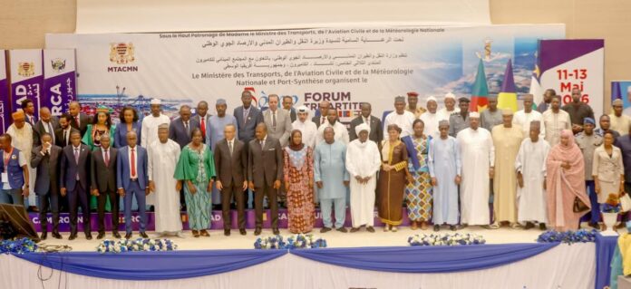 Participants à la réunion sur le corridor transcamerounais à N’Djamena
