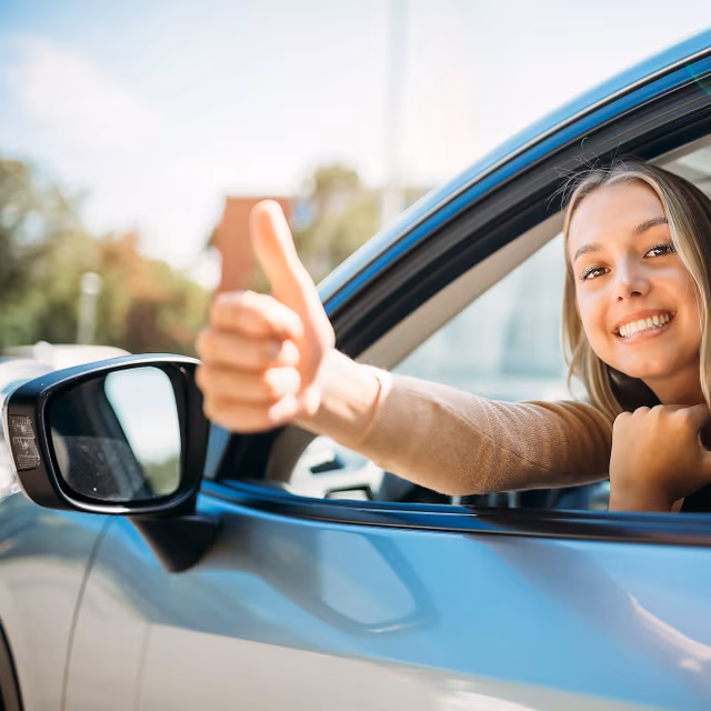 Inscrit dans une auto-école ou candidat libre, une plateforme&nbsp;en ligne permet de réserver&nbsp;son rendez-vous pour l’examen pratique du permis de conduire&nbsp;A ou&nbsp;B.&nbsp;© Louis-Photo, Adobe Stock