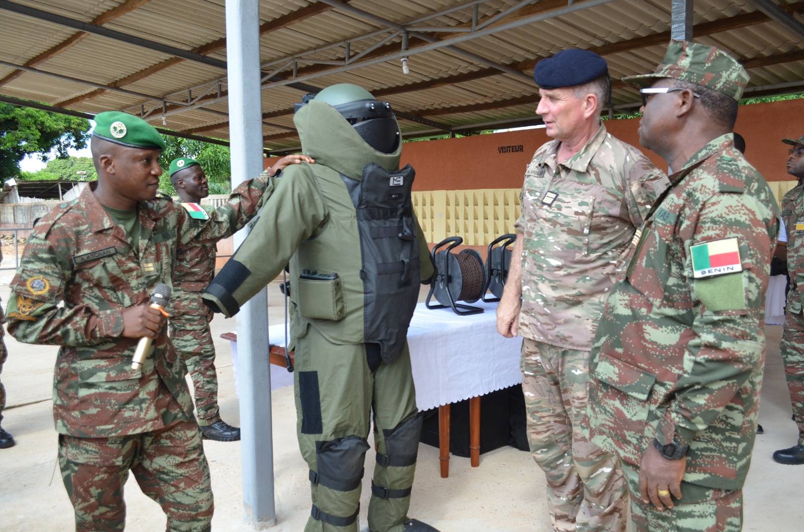 Un arsenal technologique français pour contrer les engins explosifs au Bénin