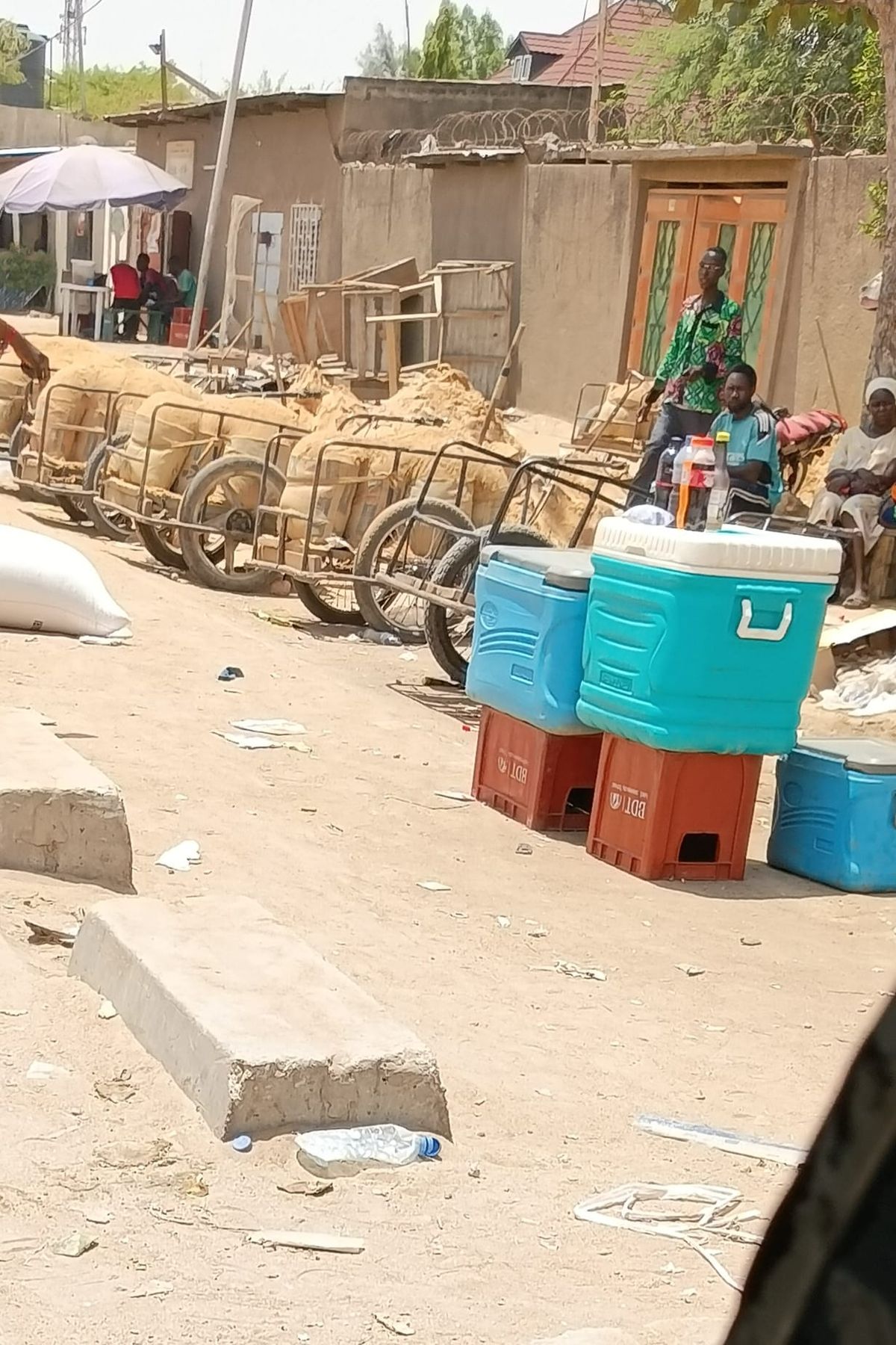 N&rsquo;Djamena : des jeunes Tchadiens survivent grâce au commerce du sable