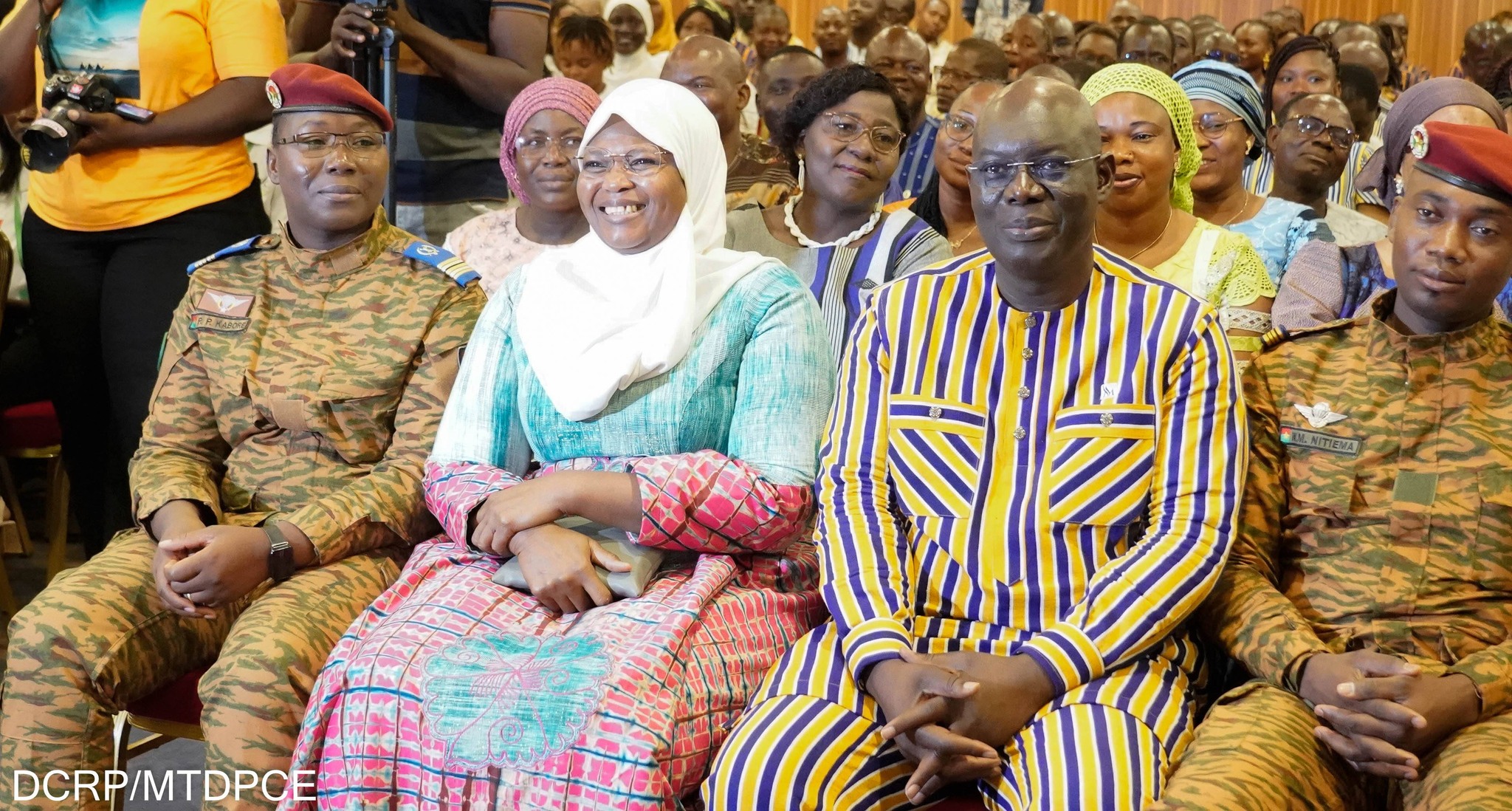 Le Burkina Faso révolutionne l&rsquo;aide sociale avec la plateforme Dɛmɛ Sira