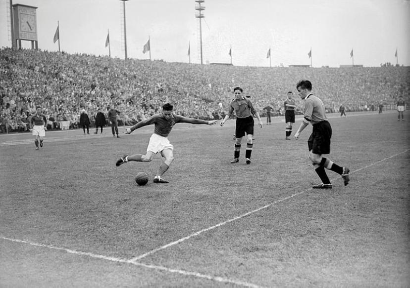 Jean Vincent contre la Belgique en 1954.