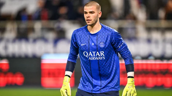 Lucas Chevalier lors d'un entraînement au PSG