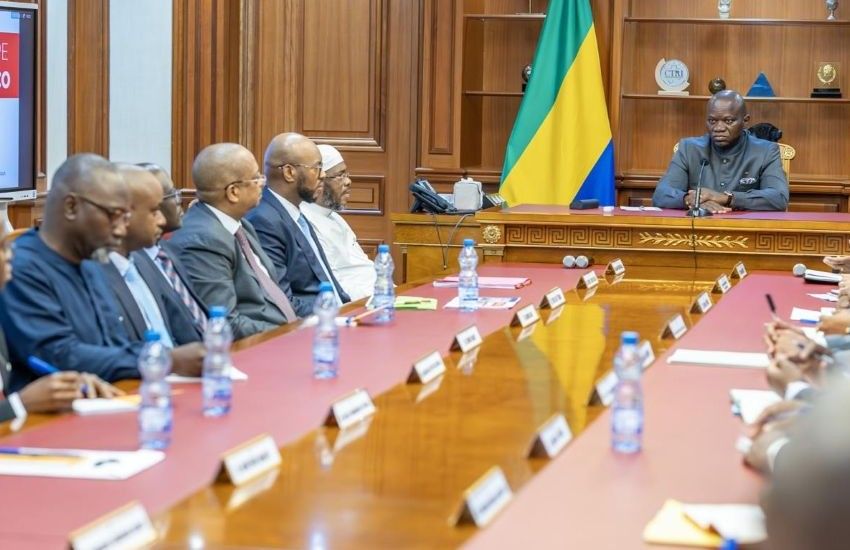 Le président gabonais Brice Clotaire Oligui Nguema recevant la délégation de Sonoco