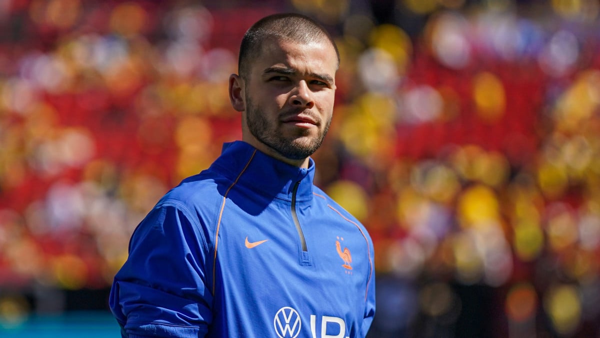 L&rsquo;avenir incertain de Lucas Chevalier au PSG : entre espoir et nécessité d&rsquo;un prêt