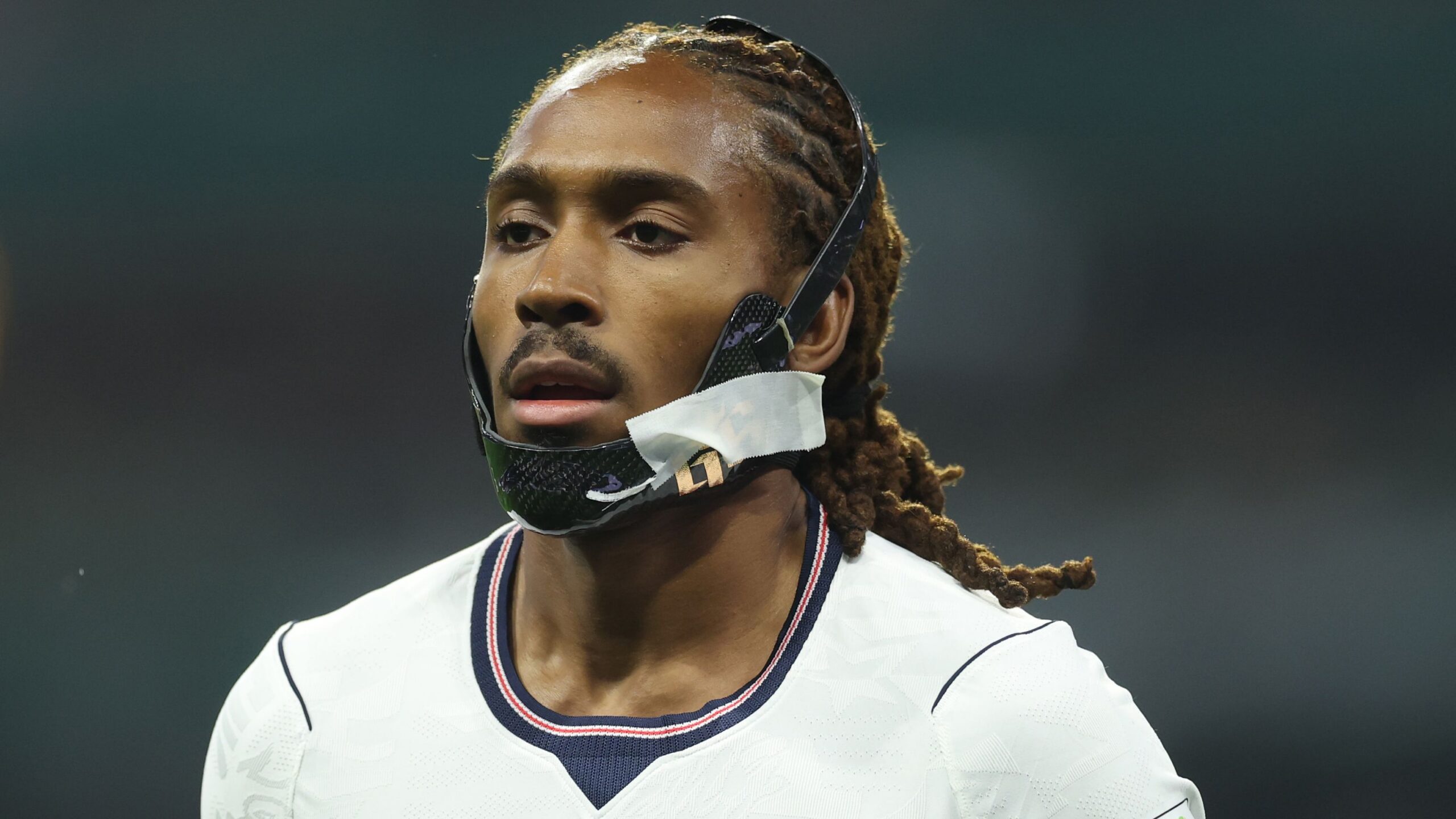 Inter milan vise spence pour remplacer dumfries, le latéral anglais s&rsquo;ouvre au transfert