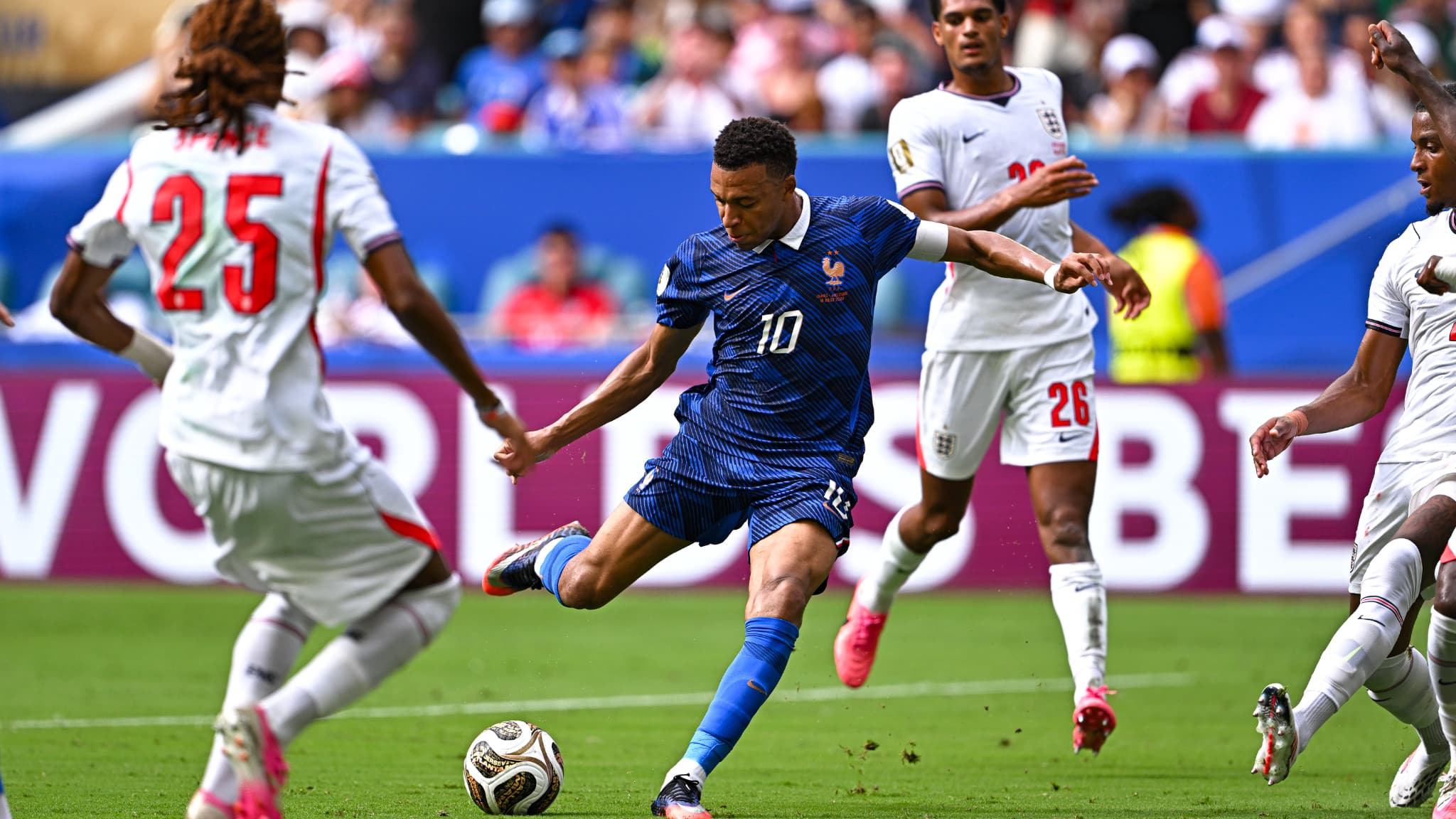 La petite finale France-angleterre : un choc mémorable qui a stupéfié la presse européenne