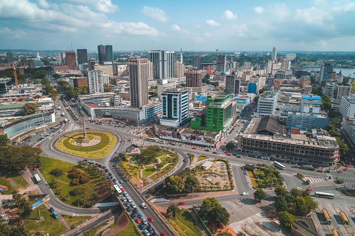 Abidjan trace son futur : une métropole ivoirienne en pleine transformation durable