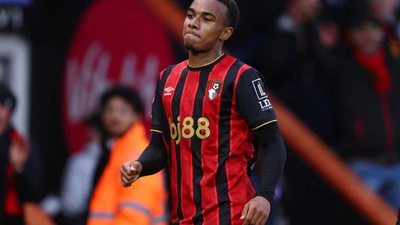 Eli Junior Kroupi, attaquant en discussion pour un transfert