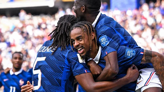 Bradley Barcola en action avec l'équipe de France