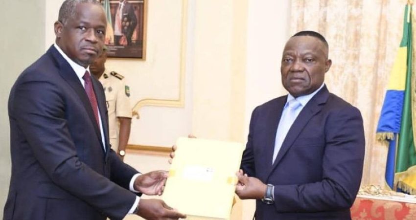 Transmission du rapport de recensement entre Hermann Immongault et Dieudonné Aba'a Owono