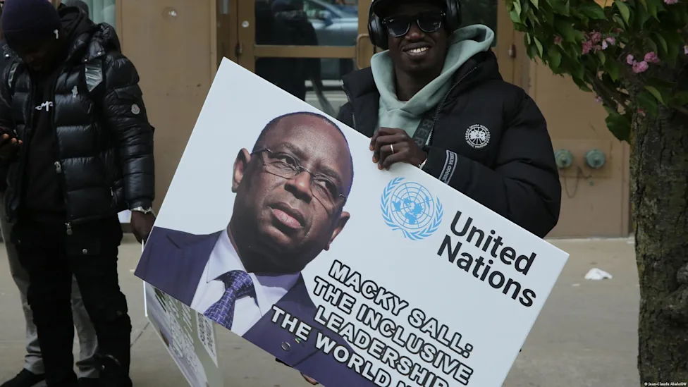 Photo illustrant la rencontre entre Bassirou Diomaye Faye et Macky Sall