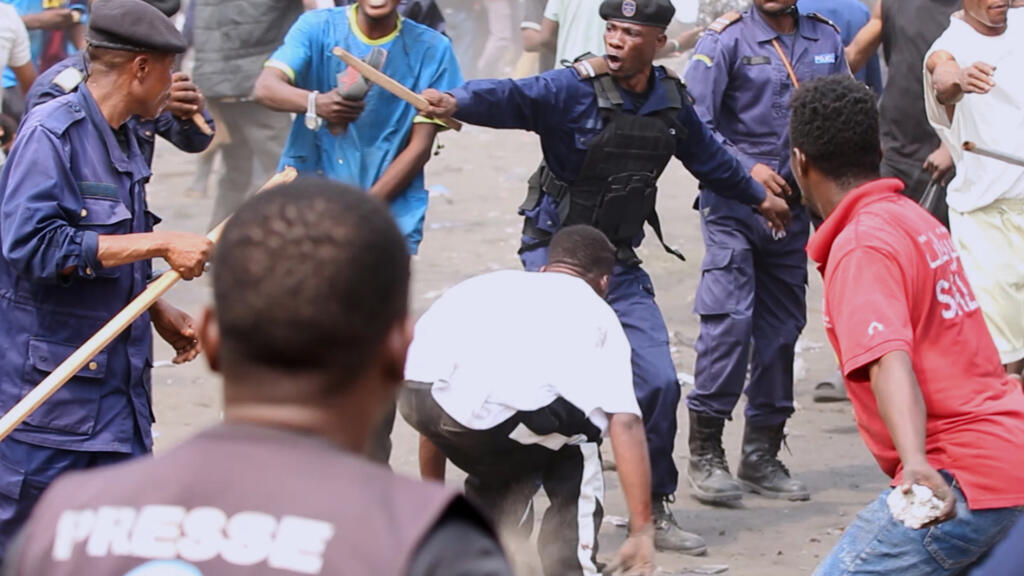 Affrontements entre forces de l’ordre et manifestants à Kinshasa lors d’une protestation contre une révision constitutionnelle en juin 2026