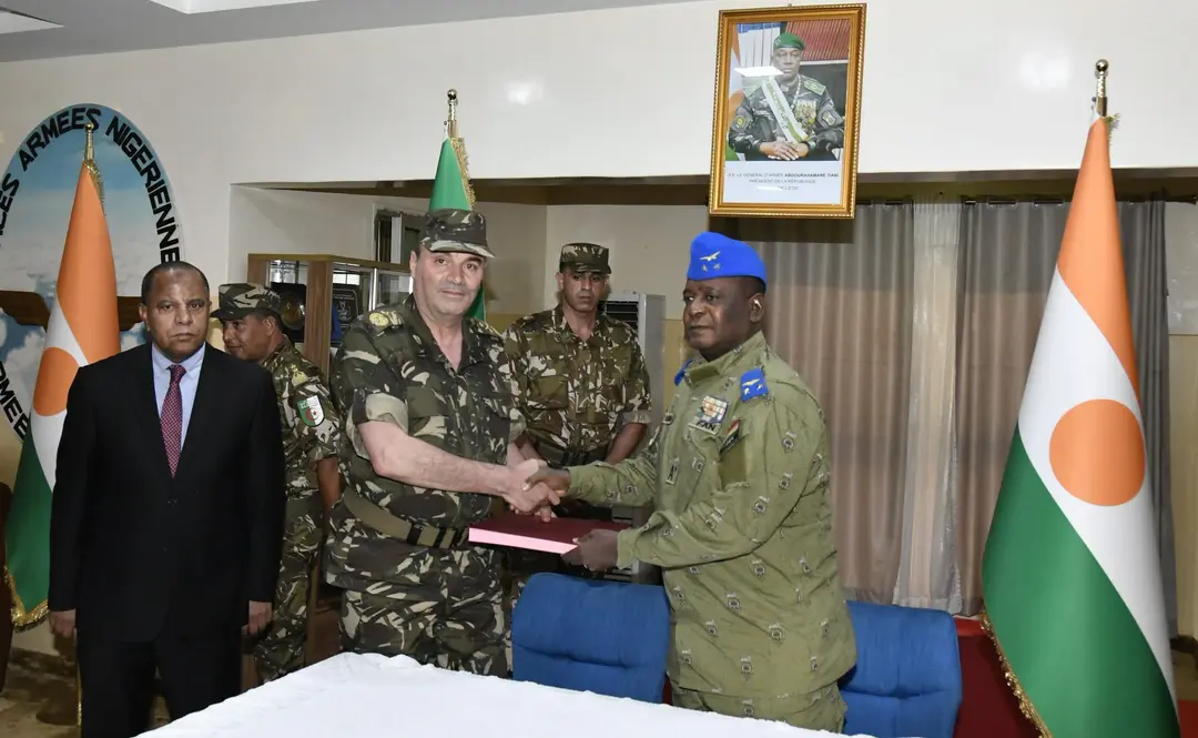 Dons militaires à Niamey : l&rsquo;armée nigérienne renforcée par quatre hélicoptères