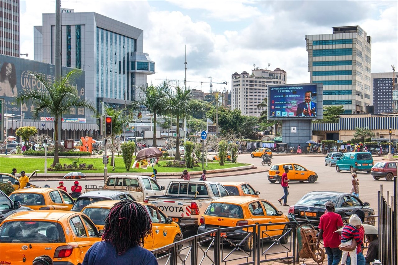 Le Cameroun face aux incertitudes : l&rsquo;absence du président Biya et l&rsquo;attrait des marchés