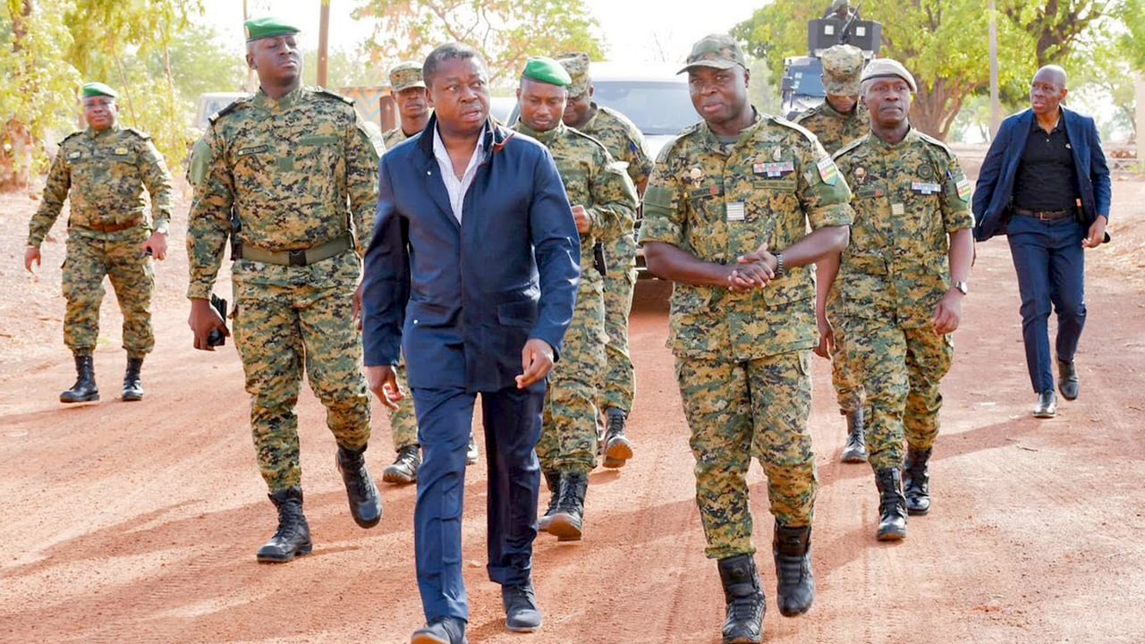 Togo : les changements stratégiques au sommet de l’armée et des services secrets