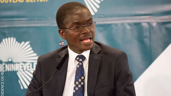 Lazare Maurice Sehouéto lors d'un débat sur le Sénat au Bénin