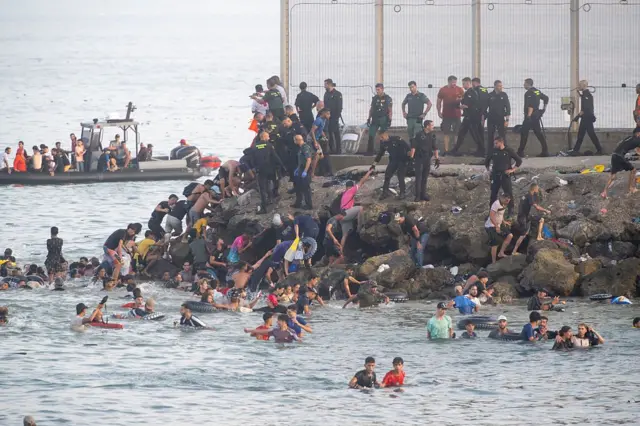 Frontière entre le Maroc et Ceuta lors de l’afflux migratoire