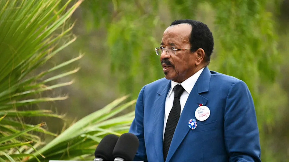 Paul Biya débarque au Cameroun après une absence prolongée
