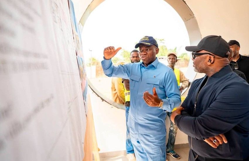 Le président gabonais en inspection sur un chantier à Franceville