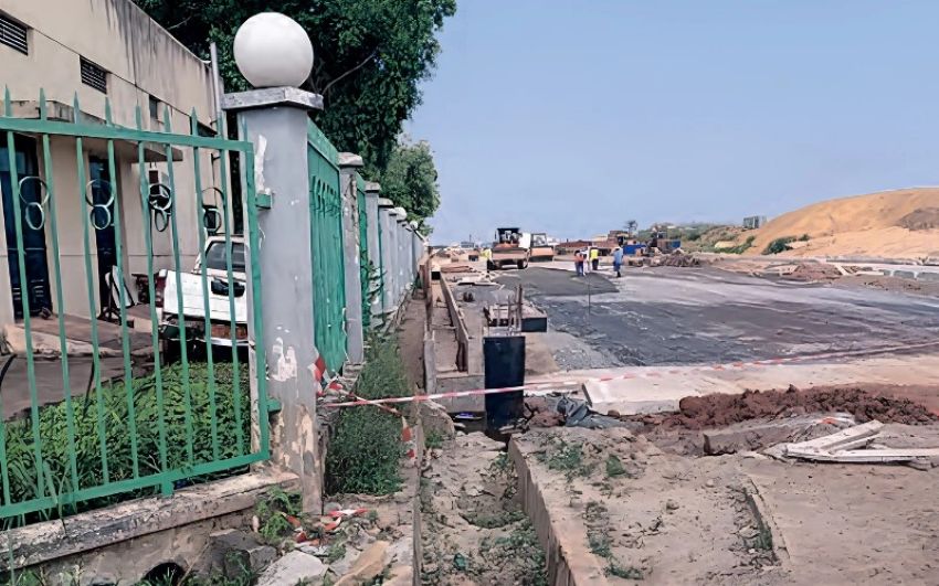 Le boulevard de la Transition en construction derrière l
