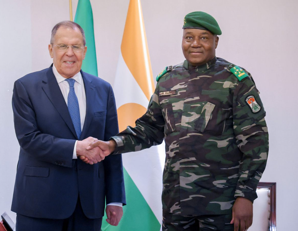 Niger : à Niamey, la rue saccage l&rsquo;eau des Russes d&rsquo;Africa Corps