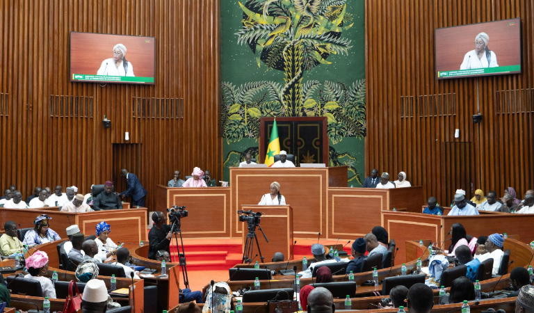 Loi de finances rectificative au Sénégal : le gouvernement passe à l&rsquo;offensive pour éviter un blocage historique